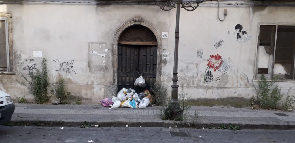 IMG-20190701-WA0000-1024x497 Emergenza a Barcellona, immondizia abbandonata per strada, in centro e nelle periferie