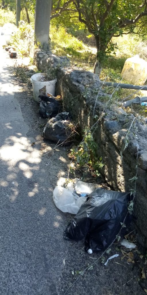 WhatsApp-Image-2019-06-28-at-15.47.081-512x1024 Emergenza a Barcellona, immondizia abbandonata per strada, in centro e nelle periferie