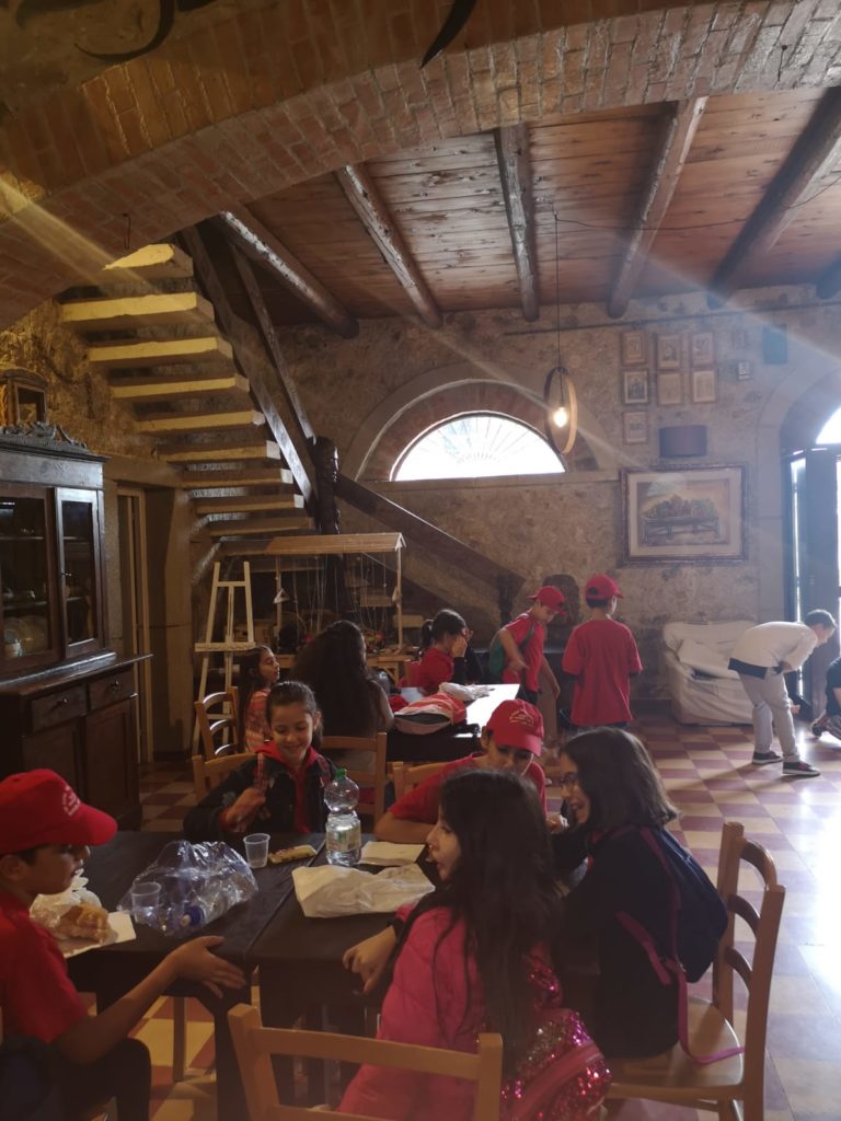 IMG-20191028-WA0014-768x1024 Terza tappa per "In Gita in Città", gli studenti a Santa Venera ed al Parco Jalari