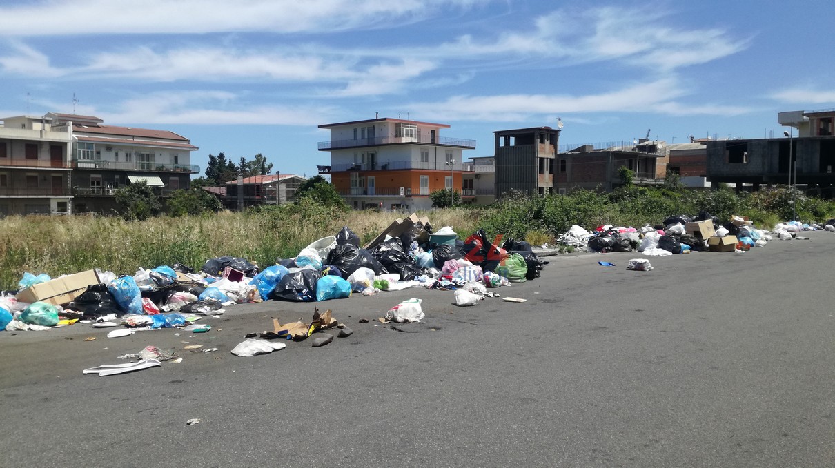 Emergenza Rifiuti A Barcellona: In Attesa Di Nuove Indicazioni Le Isole ...