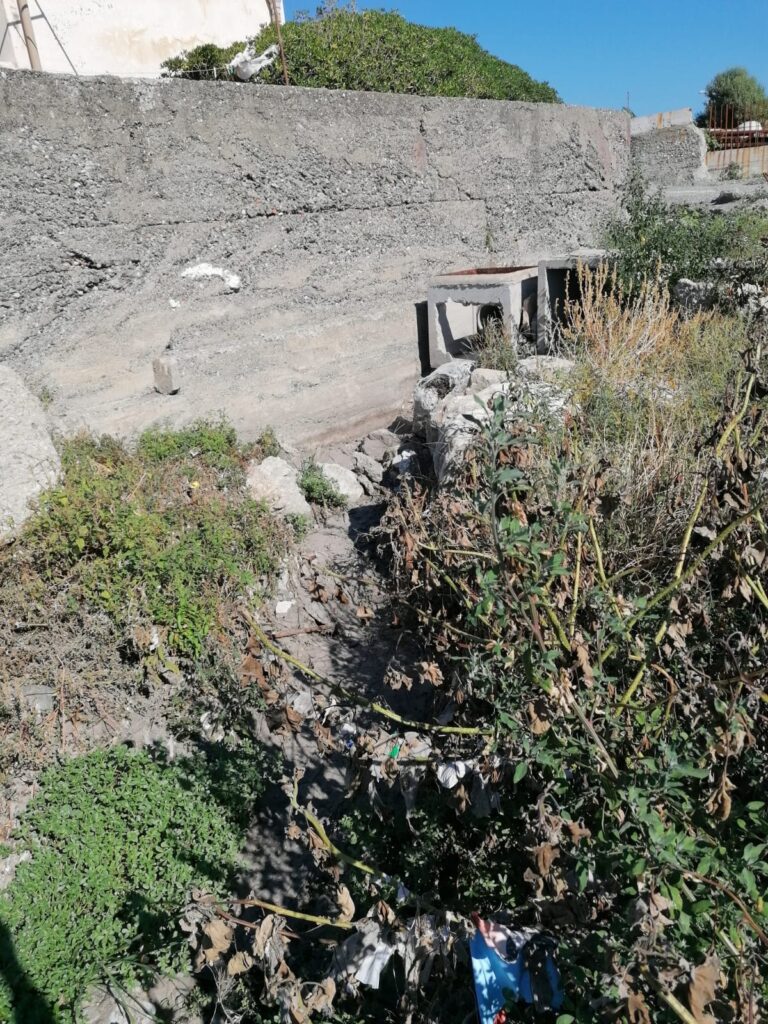 1354F7B3-2F82-4D48-A52F-A8FBA820CBAF-768x1024 Barcellona, fogna a cielo aperto sul Longano. La segnalazione del Circolo Zero Waste