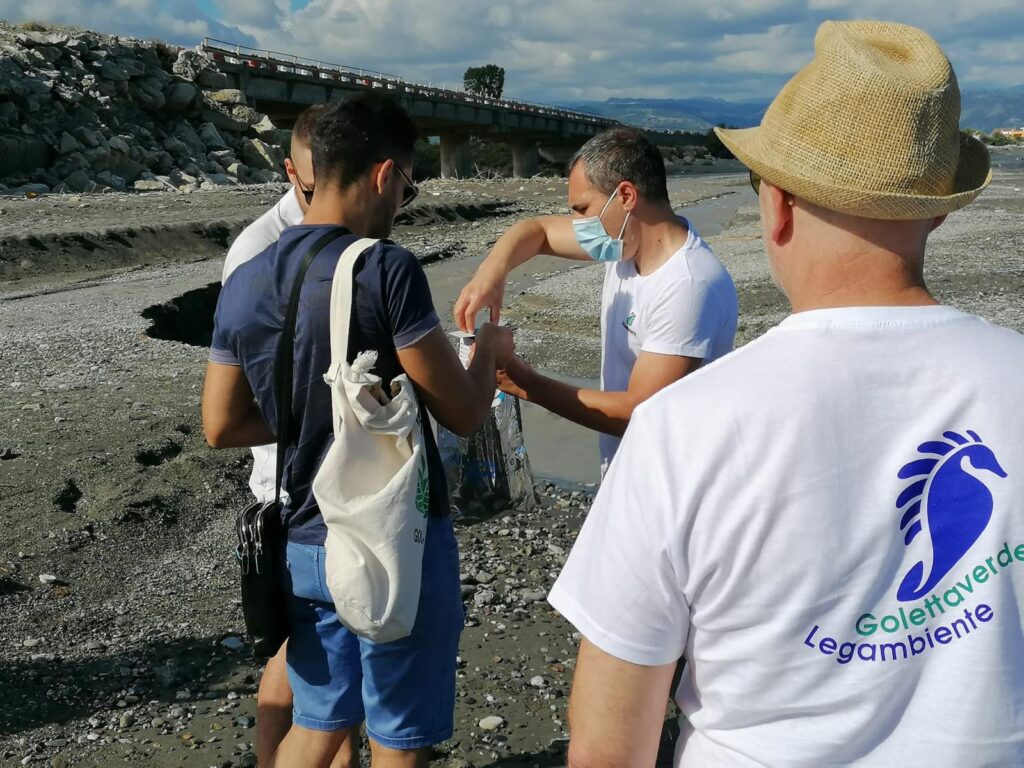 WhatsApp-Image-2020-08-01-at-11.17.20-1024x768 Monitoraggio di Goletta Verde sulle coste della regione. Torrente Patrì fortemente inquinato