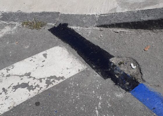 WhatsApp-Image-2020-08-03-at-12.29.20-560x400 Barcellona, le strisce blu davanti al passaggio per i disabili: la ditta corre ai ripari