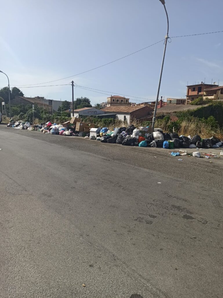 via-camarda-luglio-2021-3-769x1024 Emergenza rifiuti a Barcellona, situazione preoccupante tra scioperi nazionali, incivili e carenza di discariche