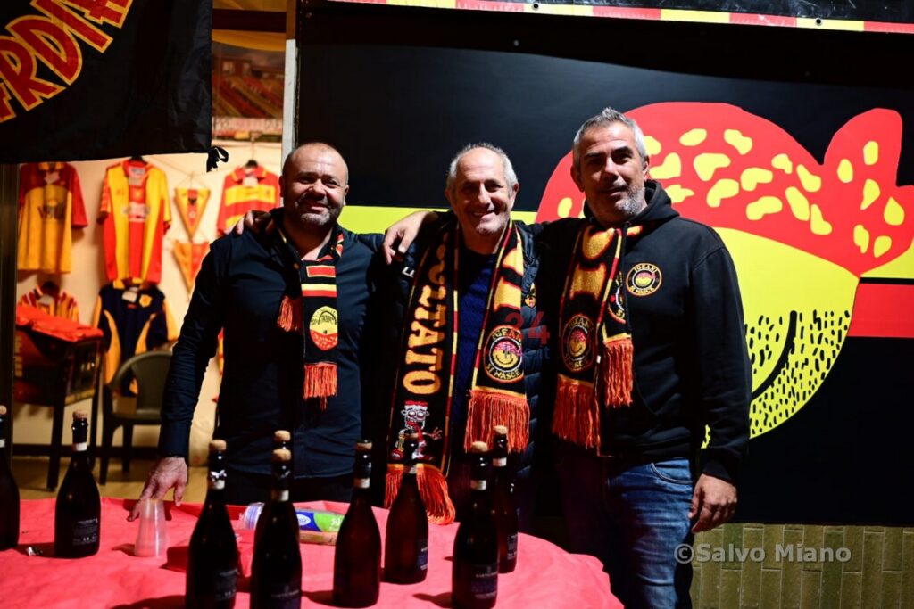 2021120_festa-tifosi-igea04-1024x683 I tifosi e la squadra dell'Igea 1946 hanno festeggiato i 30 anni dello "Smile" giallorosso
