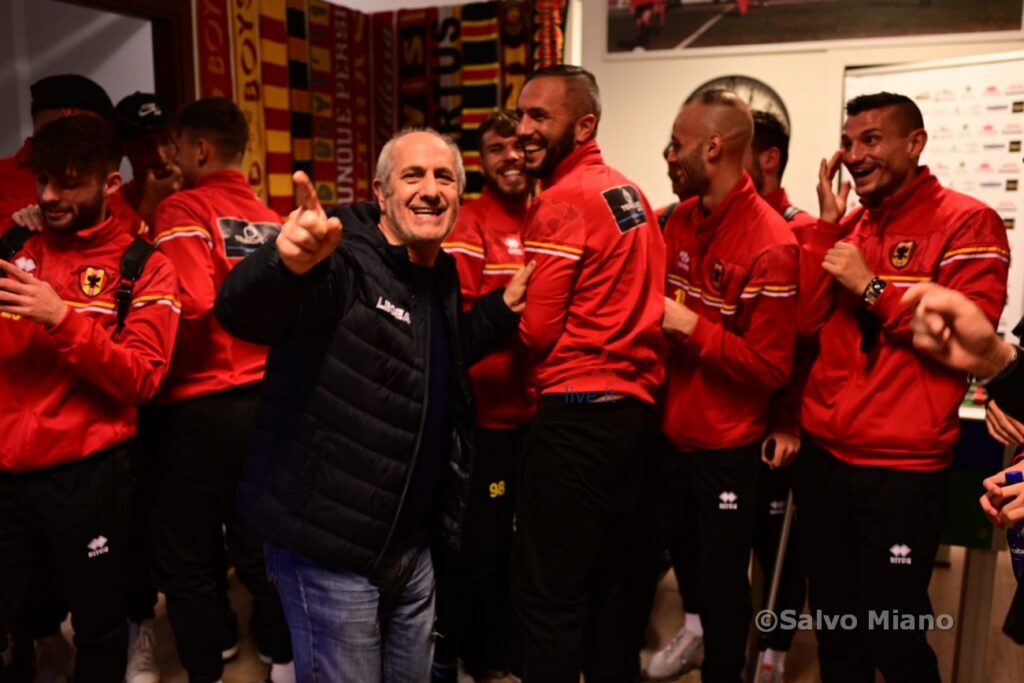 2021120_festa-tifosi-igea06-1024x683 I tifosi e la squadra dell'Igea 1946 hanno festeggiato i 30 anni dello "Smile" giallorosso