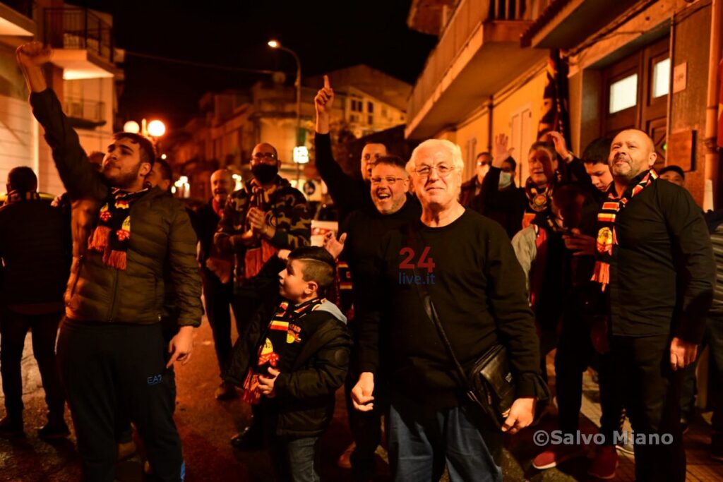 2021120_festa-tifosi-igea08-1024x683 I tifosi e la squadra dell'Igea 1946 hanno festeggiato i 30 anni dello "Smile" giallorosso