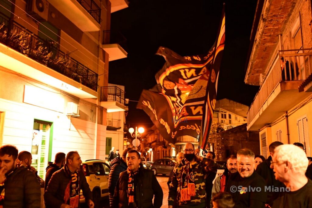 2021120_festa-tifosi-igea09-1024x683 I tifosi e la squadra dell'Igea 1946 hanno festeggiato i 30 anni dello "Smile" giallorosso