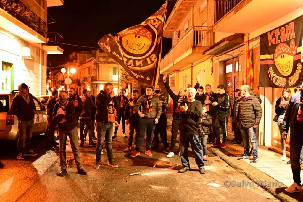 2021120_festa-tifosi-igea10-1024x683 I tifosi e la squadra dell'Igea 1946 hanno festeggiato i 30 anni dello "Smile" giallorosso