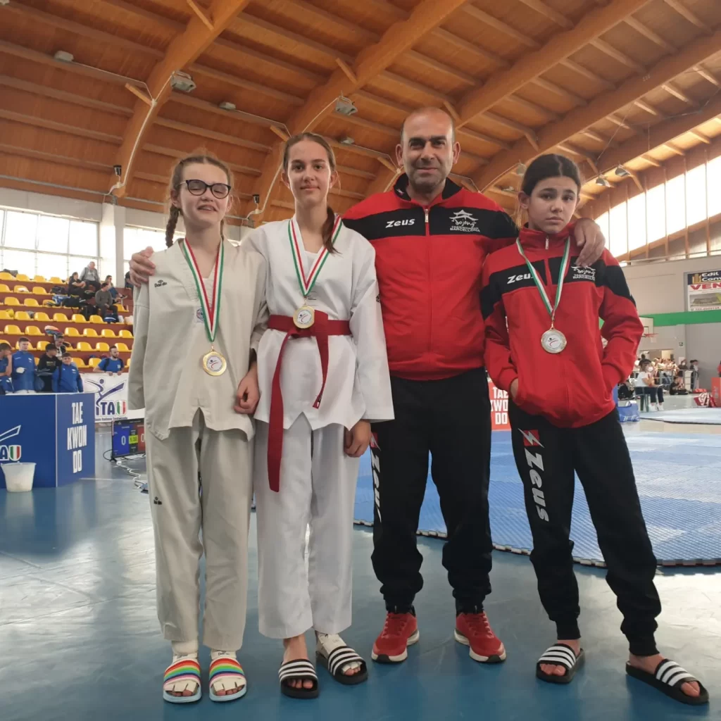 3-IMG_20220503_142430_621-1024x1024 Taekwondo: la squadra femminile della “Dojang Barcellona” in trasferta a Rossano