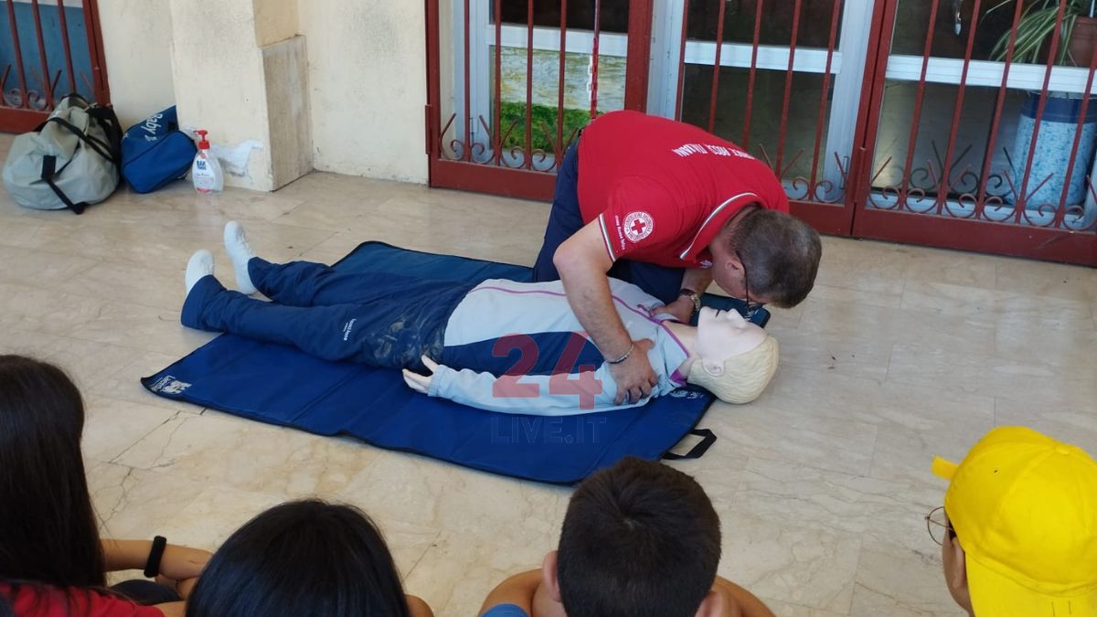 foto-in-evidenza-24live-2022-08-01T172252.856 I volontari della Croce Rossa a supporto del Grest di Gala per la formazione sulla rianimazione ed il massaggio cardiaco
