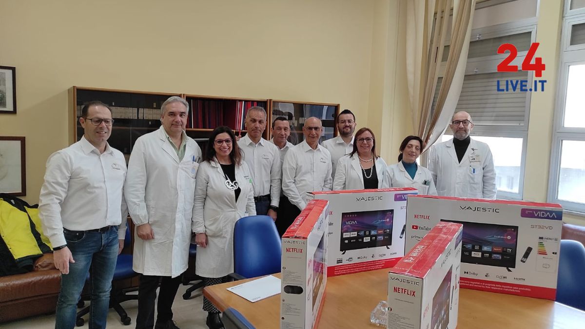 L Asd Robur Di Barcellona Ha Donato Quattro Tv Alla Neurochirurgia Del