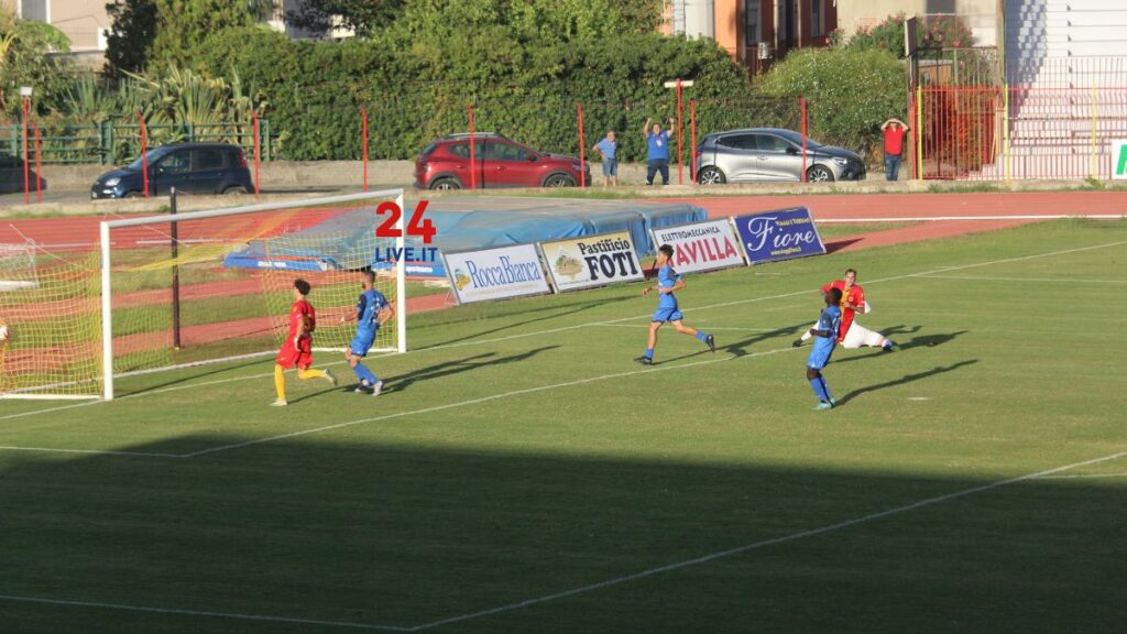 24LIVE-EVIDENZA-igea-ragusa-gol-longo3-1024x576 La Nuova Igea Virtus conquista la terza vittoria consecutiva: supera anche il Ragusa con i gol di Catanzaro e Longo