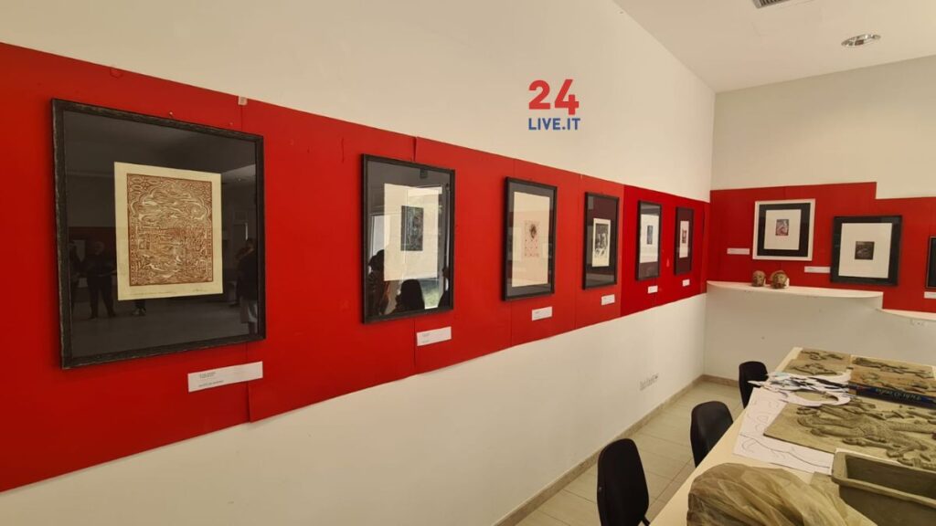 24LIVE-EVIDENZA-museo-foscolo-amaci2-1024x576 Giornata del Contemporaneo”, inaugurata la mostra "Strasegnando" allestita al Museo Didattico “Foscolo”