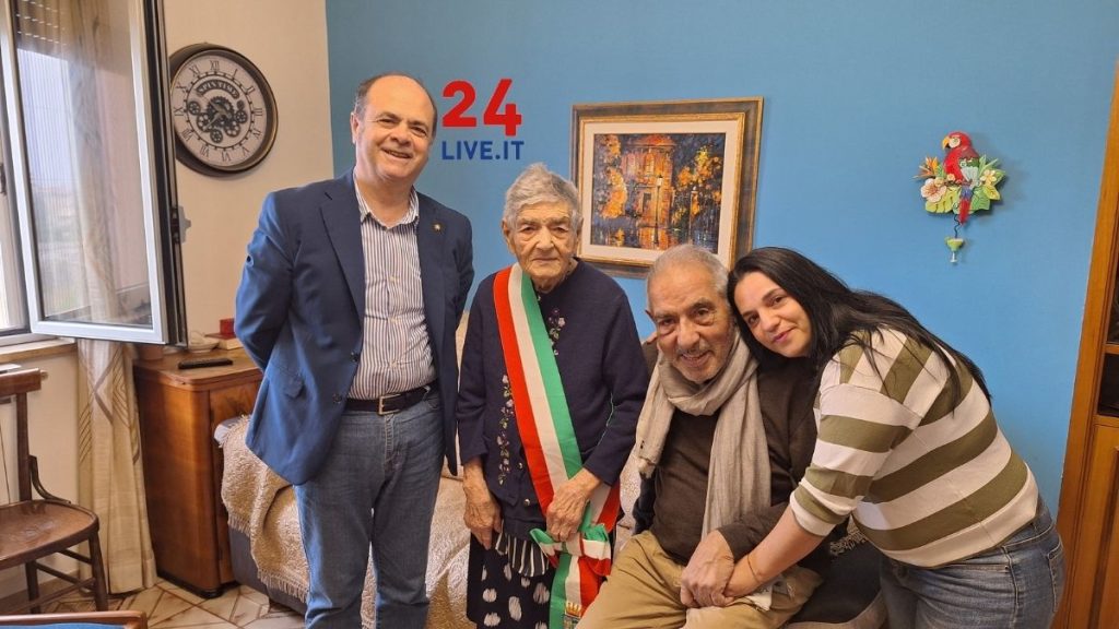 24LIVE-EVIDENZA-102-anni-nonna-bianca-cordaro-3-1024x576 Nonna Angela Bianca Cotroneo ha festeggiato i 102 anni nella sua casa di Barcellona
