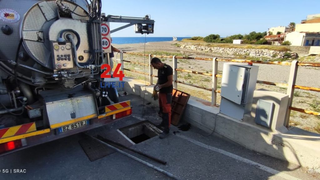24LIVE-EVIDENZA-fogna-longano2-1024x576 Barcellona, bloccato lo sversamento dei liquami in spiaggia: erano staccate le pompe di sollevamento a Cicerata e Calderà