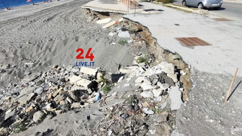 24LIVE-EVIDENZA-fogna-via-piave-1024x576 Barcellona, bloccato lo sversamento dei liquami in spiaggia: erano staccate le pompe di sollevamento a Cicerata e Calderà