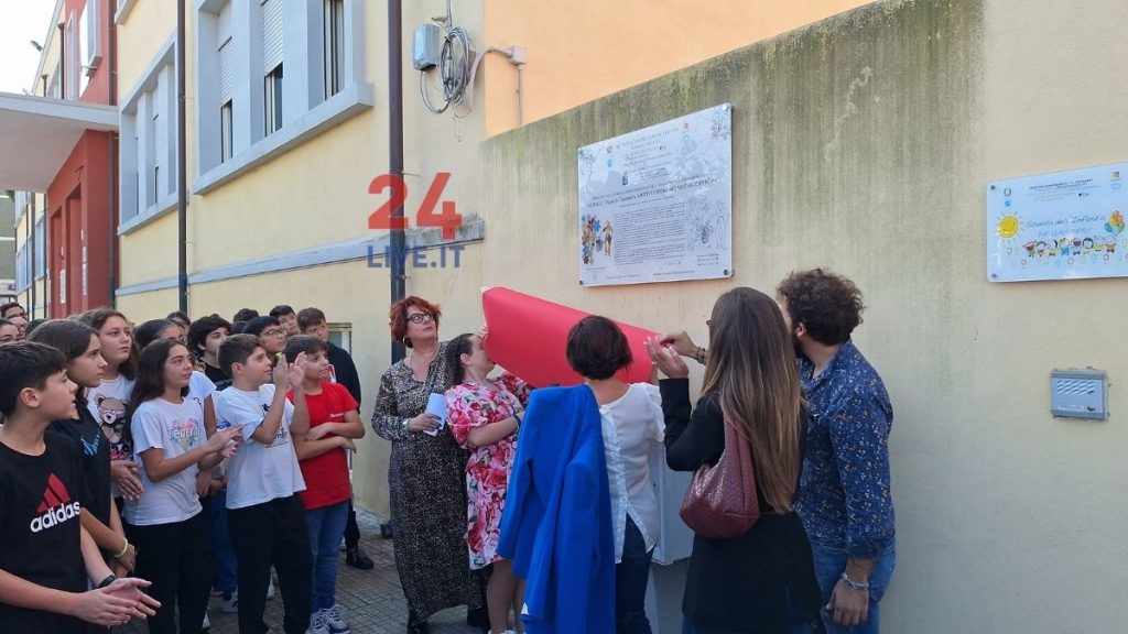 24LIVE-EVIDENZA-murales-capuana-1-1024x576 Barcellona, inaugurato all'I.C. Capuana il murales dedicato a "Peppa a Cannunera"