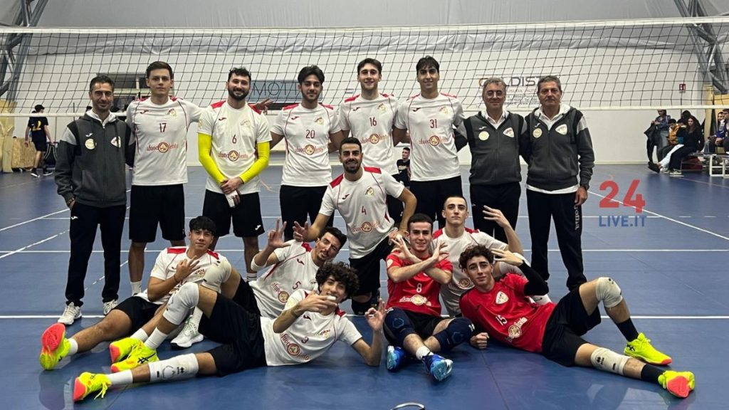 24live-pallavolo-maschile-1024x576 Doppio successo per la Playvolley Barcellona: le ragazze della PiùFormazione superano in casa Roccalumera, i ragazzi vincono a Pace del Mela