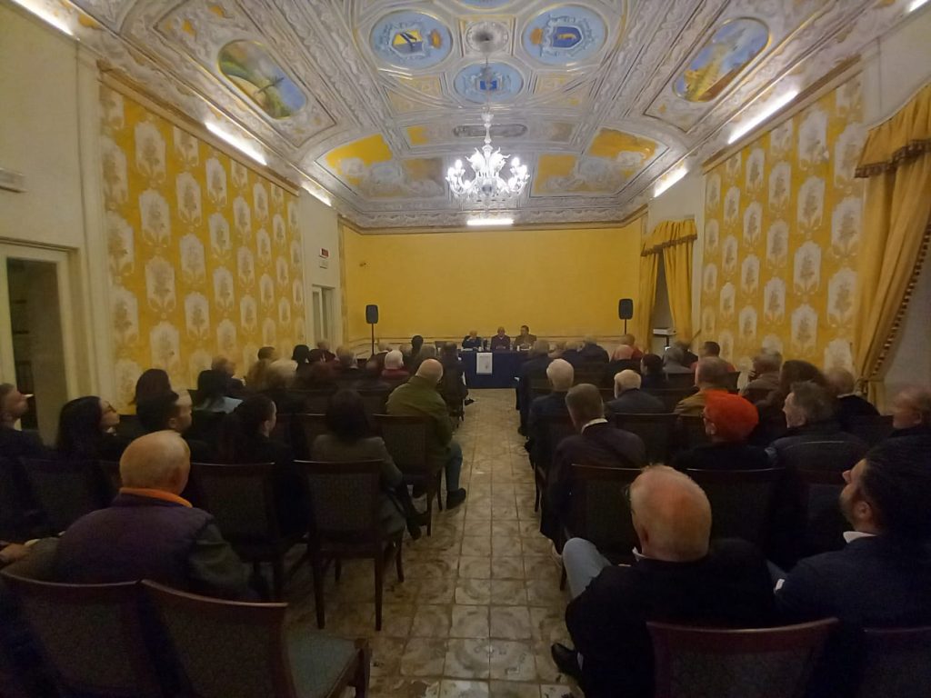 a4dec52d-27e3-40c3-a1e5-60b7c0091319-1-1024x768 "Tutto fa brodo" il nuovo lavoro di Mimmo Nania presentato a Milazzo