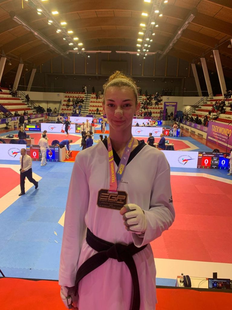 WhatsApp-Image-2025-02-18-at-20.57.41a-768x1024 Taekwondo, la barcellonese Clio Sottile conquista il bronzo al Grand Prix di Tirana