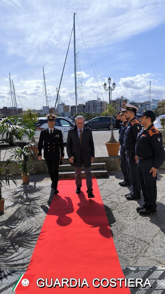 FOTO-2-576x1024 Il Procuratore Verzera in visita alla Capitaneria di Porto di Milazzo