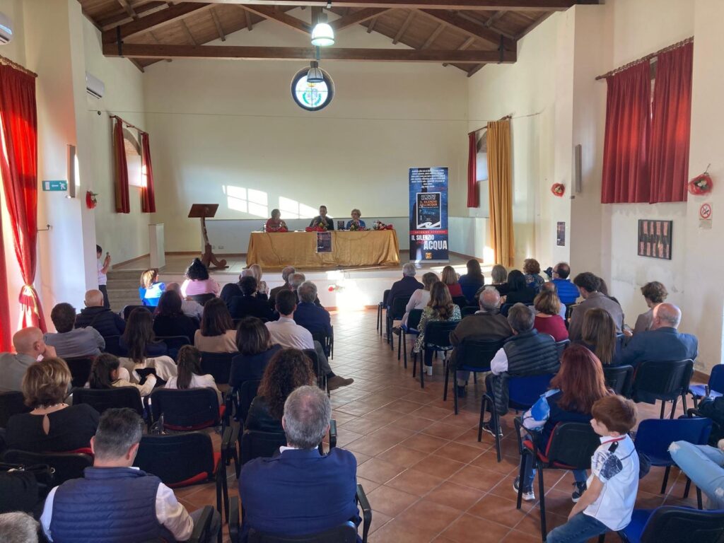 WhatsApp-Image-2025-05-27-at-10.23.27-1024x768 "Il Silenzio dell'acqua" presentato a Barcellona: Sicilia e Donna al centro dell'opera di Genovese