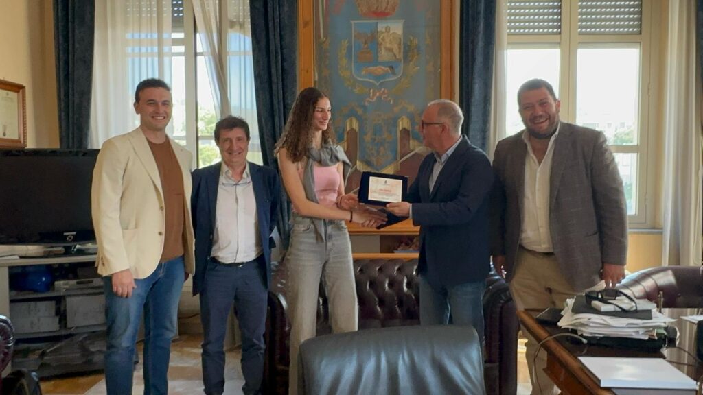premiazione-CLio-Sottile-1-1024x576 L'Amministrazione Comunale premia Clio Sottile, campionessa di Taekwondo