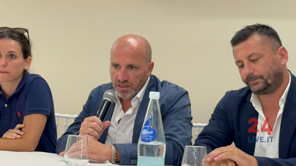 Nuova-Igea-Virtus-2025-1-1024x576 Nuova Igea Virtus: il resoconto della conferenza stampa e la conferma di Pirelli, Baeli e Iarrera nello staff tecnico per la stagione 2025/2026