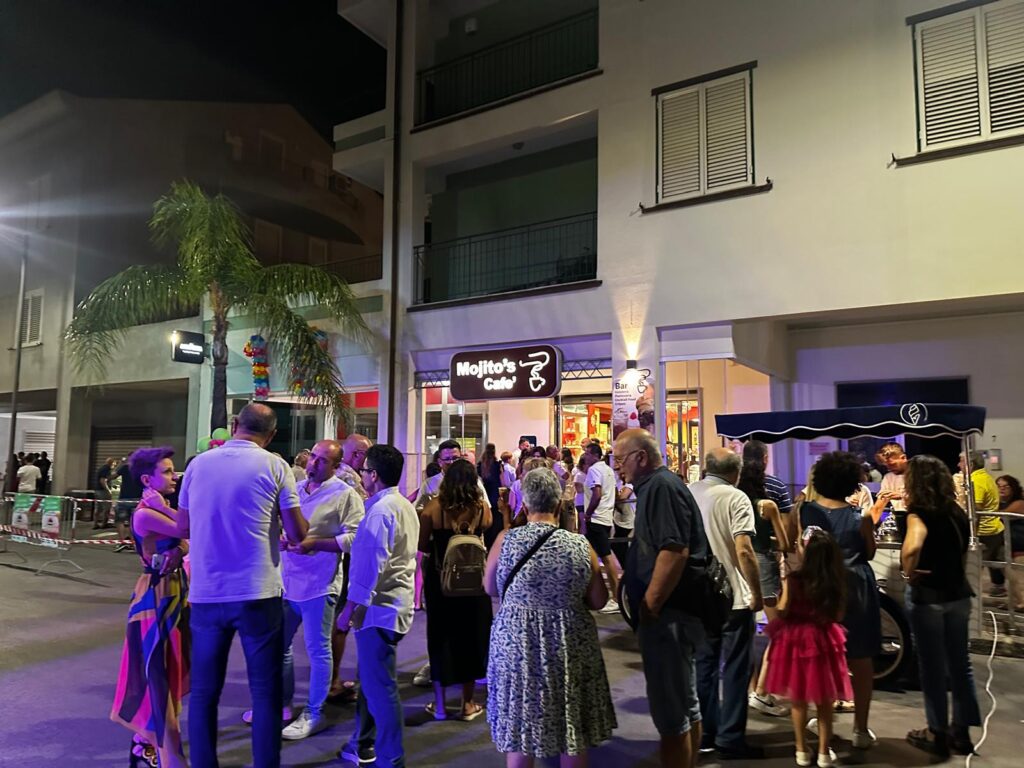 WhatsApp-Image-2025-07-28-at-10.22.58-1024x768 Successo travolgente per il Mojito’s Cafè: oltre mille alla “Festa del Gelato” per i 18 anni del locale di Terme Vigliatore