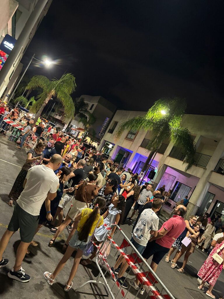 WhatsApp-Image-2025-07-28-at-12.41.21-768x1024 Successo travolgente per il Mojito’s Cafè: oltre mille alla “Festa del Gelato” per i 18 anni del locale di Terme Vigliatore