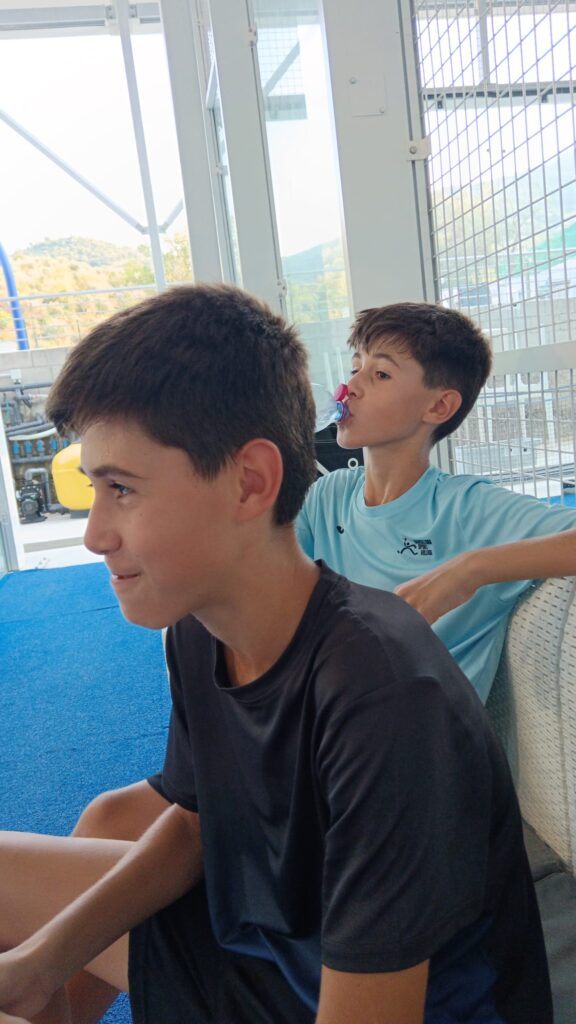 WhatsApp-Image-2025-08-10-at-18.08.12-576x1024 Padel giovanile: trionfo del Barcellona Sport Village al torneo Next Gen Sicilia di Patti