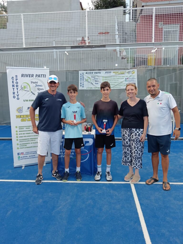 WhatsApp-Image-2025-08-10-at-18.08.23-768x1024 Padel giovanile: trionfo del Barcellona Sport Village al torneo Next Gen Sicilia di Patti