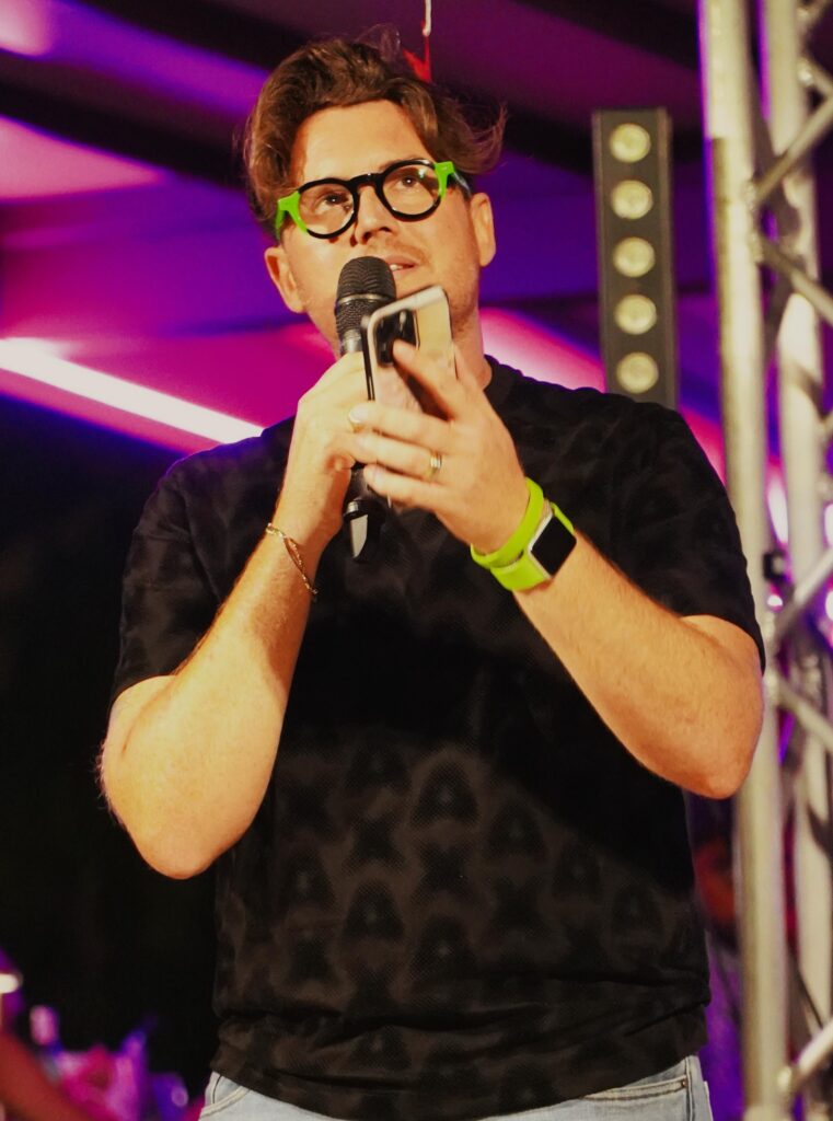 WhatsApp-Image-2025-08-24-at-15.34.33-1-761x1024 Baia Events, successo per la rassegna musicale al Lido Baiadera: grande chiusura con Alessio Bondì e Andrea Sposari