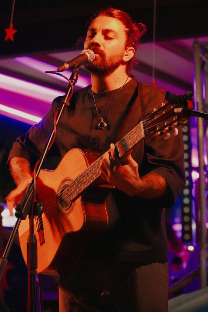 WhatsApp-Image-2025-08-24-at-15.34.33-683x1024 Baia Events, successo per la rassegna musicale al Lido Baiadera: grande chiusura con Alessio Bondì e Andrea Sposari