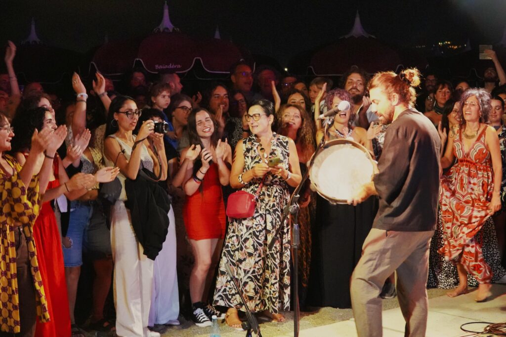 WhatsApp-Image-2025-08-24-at-15.34.37-1-1024x683 Baia Events, successo per la rassegna musicale al Lido Baiadera: grande chiusura con Alessio Bondì e Andrea Sposari