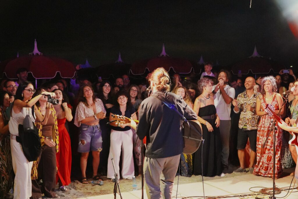 WhatsApp-Image-2025-08-24-at-15.34.37-1024x683 Baia Events, successo per la rassegna musicale al Lido Baiadera: grande chiusura con Alessio Bondì e Andrea Sposari