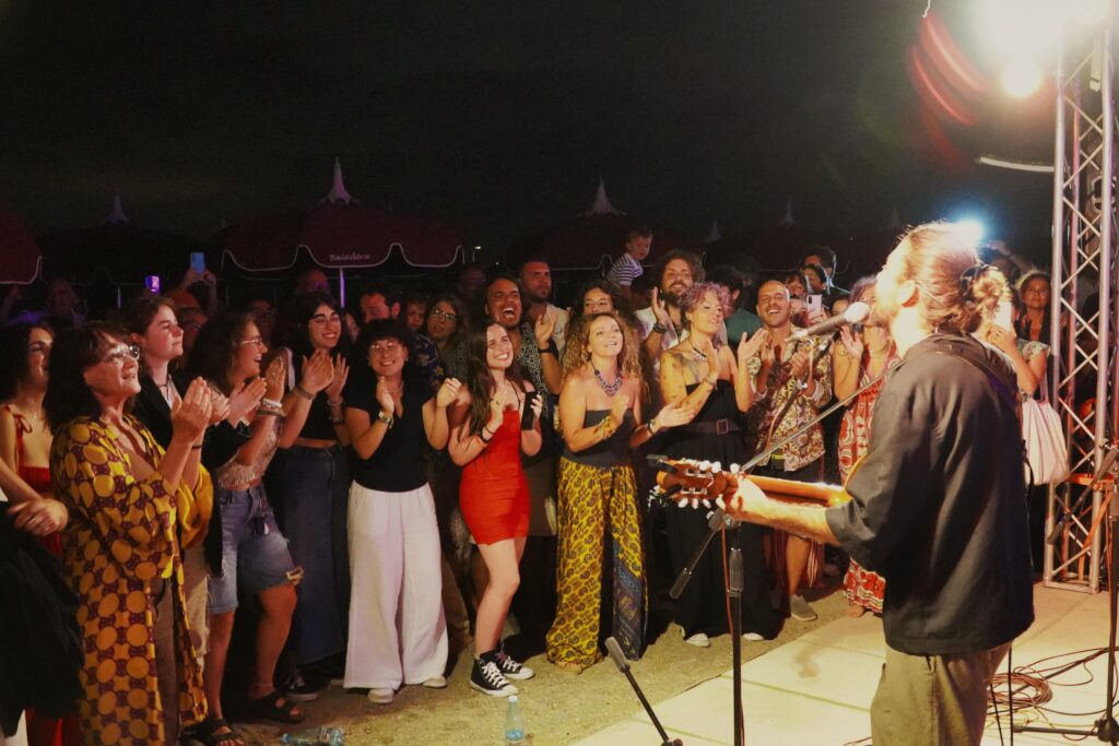 WhatsApp-Image-2025-08-24-at-15.34.38-1024x683 Baia Events, successo per la rassegna musicale al Lido Baiadera: grande chiusura con Alessio Bondì e Andrea Sposari