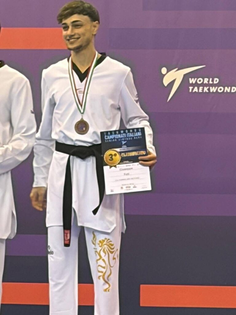 IMG-20251111-WA0010-768x1024 Taekwondo: grandi soddisfazioni per la "Tiger's Den" ai Campionati Italiani Assoluti