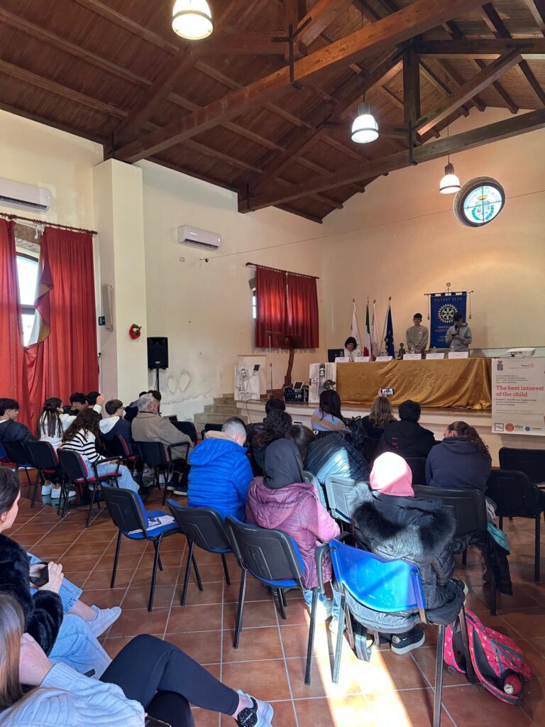 WhatsApp-Image-2025-11-29-at-11.26.19-768x1024 Ascolto, diritti e gentilezza: studenti protagonisti dell’evento “The Best Interest of the Child”