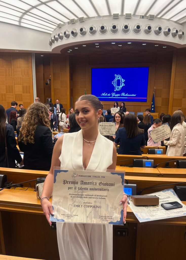 3-734x1024 Roma, "Premio America Giovani" per tre neolaureate barcellonesi