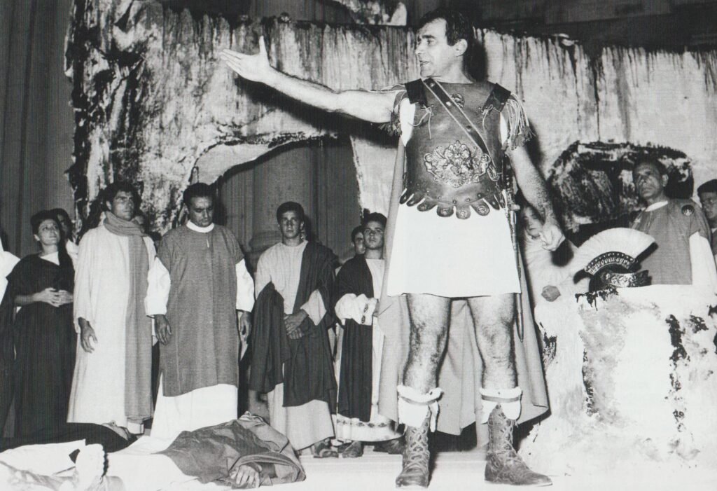 Alberto-Lupo-in-Sebastiano-di-Narbona-1024x701 Settant’anni fa Michele Stilo riapriva il teatro greco di Tindari con l’Aiace di Sofocle